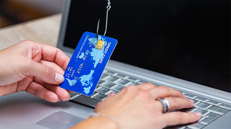Phishing - wykradanie danych karty kredytowej